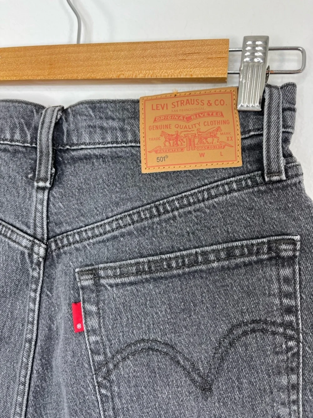 Levi's Women's Premium 501 Original, Cabo Rise Short-Black‎ size 26 - Picture 7 of 11